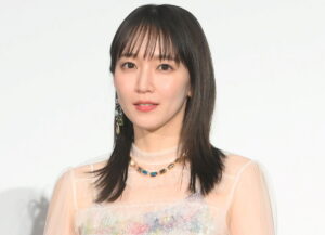 【香水大好き】吉岡里帆が愛用している香水やプロテインまで愛用コスメを紹介。