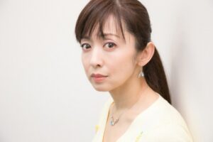 【関係性】芹澤優は斉藤由貴の姪でラジオでの誇張モノマネで叔母を馬鹿にしている！